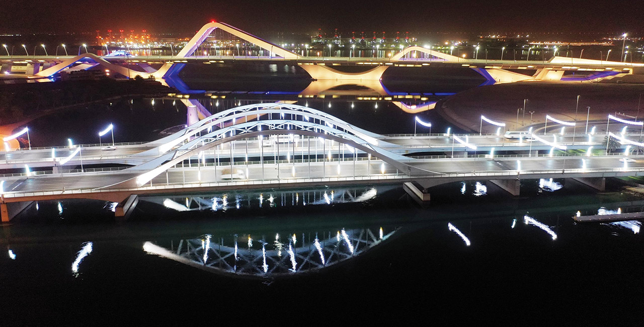 بلدية أبوظبي تنفذ أعمالاً لإعادة تأهيل جسر المقطع