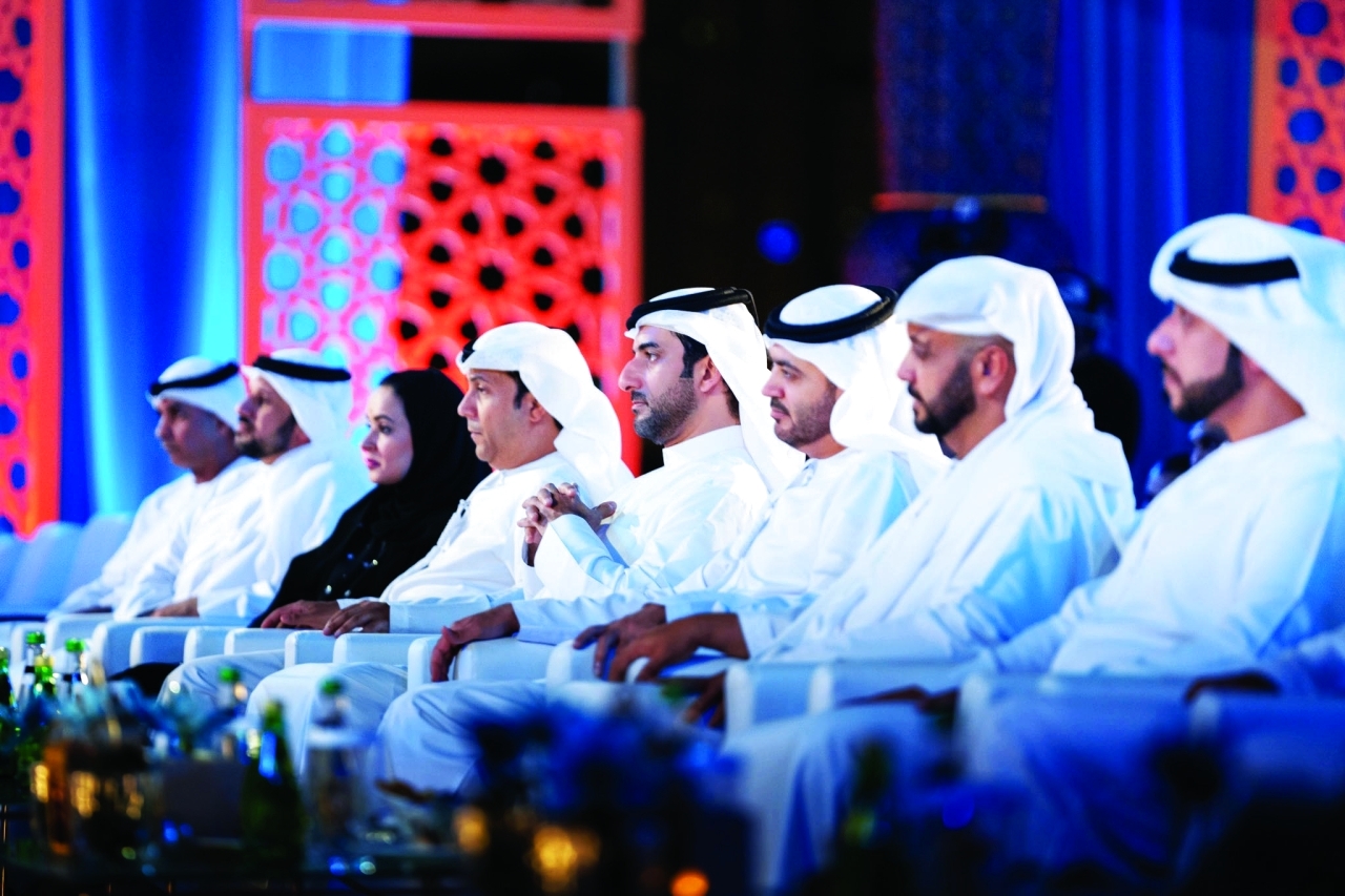 "سلطان بن أحمد القاسمي خلال الجلسة بحضور خالد المدفع وطارق علاي وعلياء السويدي وحسن المنصوري والحضور | من المصدر"