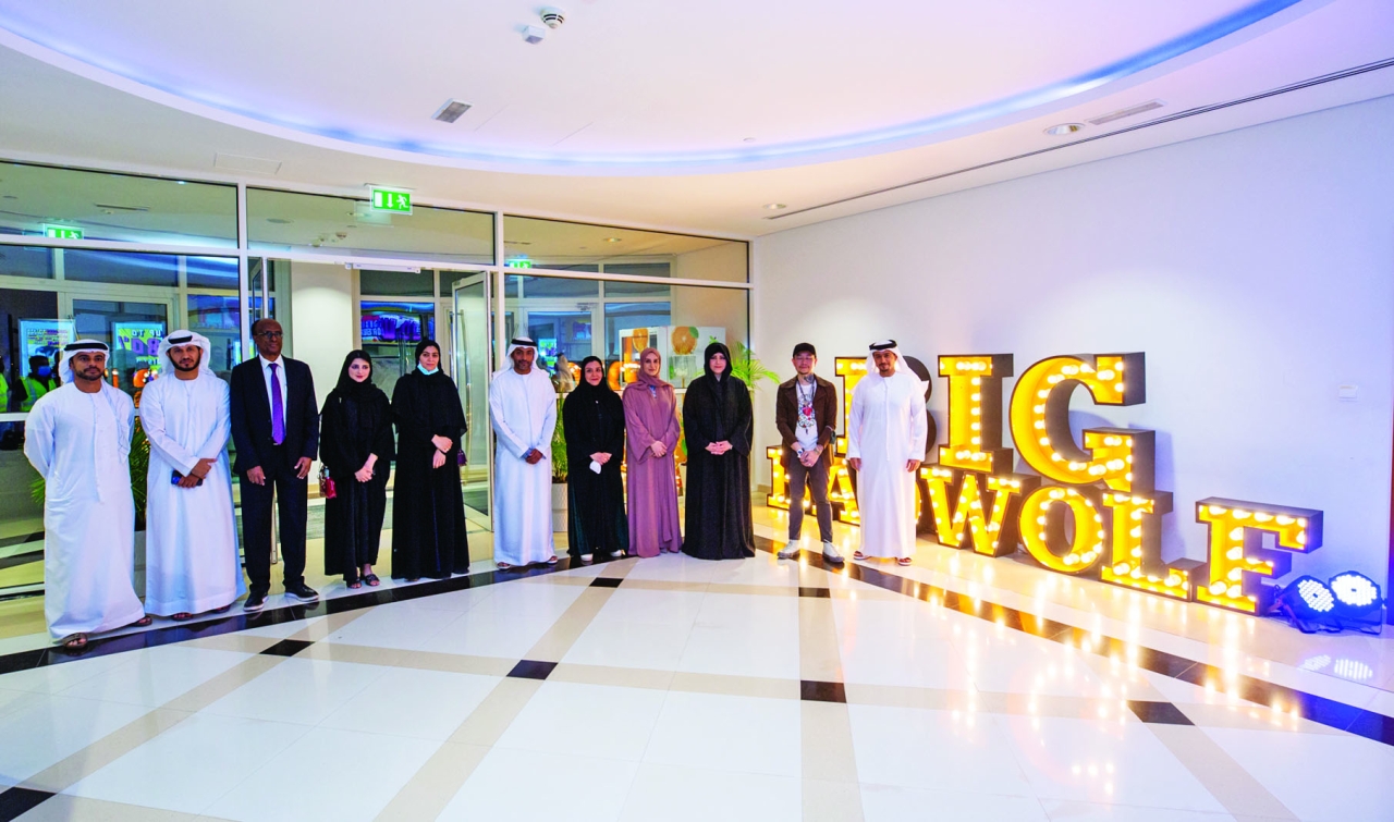 "لطيفة بنت محمد خلال افتتاح المعرض بحضور هالة بدري وماجد السويدي وأحمد العامري وإيمان الحمادي وسعيد بن خرباش و أندرو ياب وعدد من المسؤولين | من المصدر"