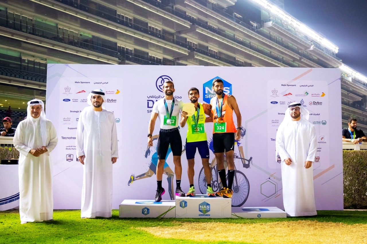 "سعيد حارب خلال تتويج صالح الحمادي بطل الهواة الإماراتيين"