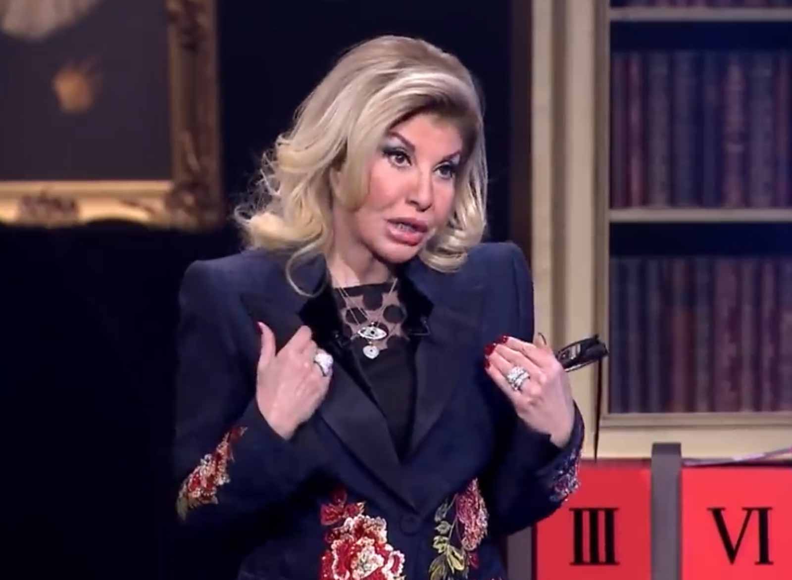 هالة سرحان تطالب بسجن بعض المطربين