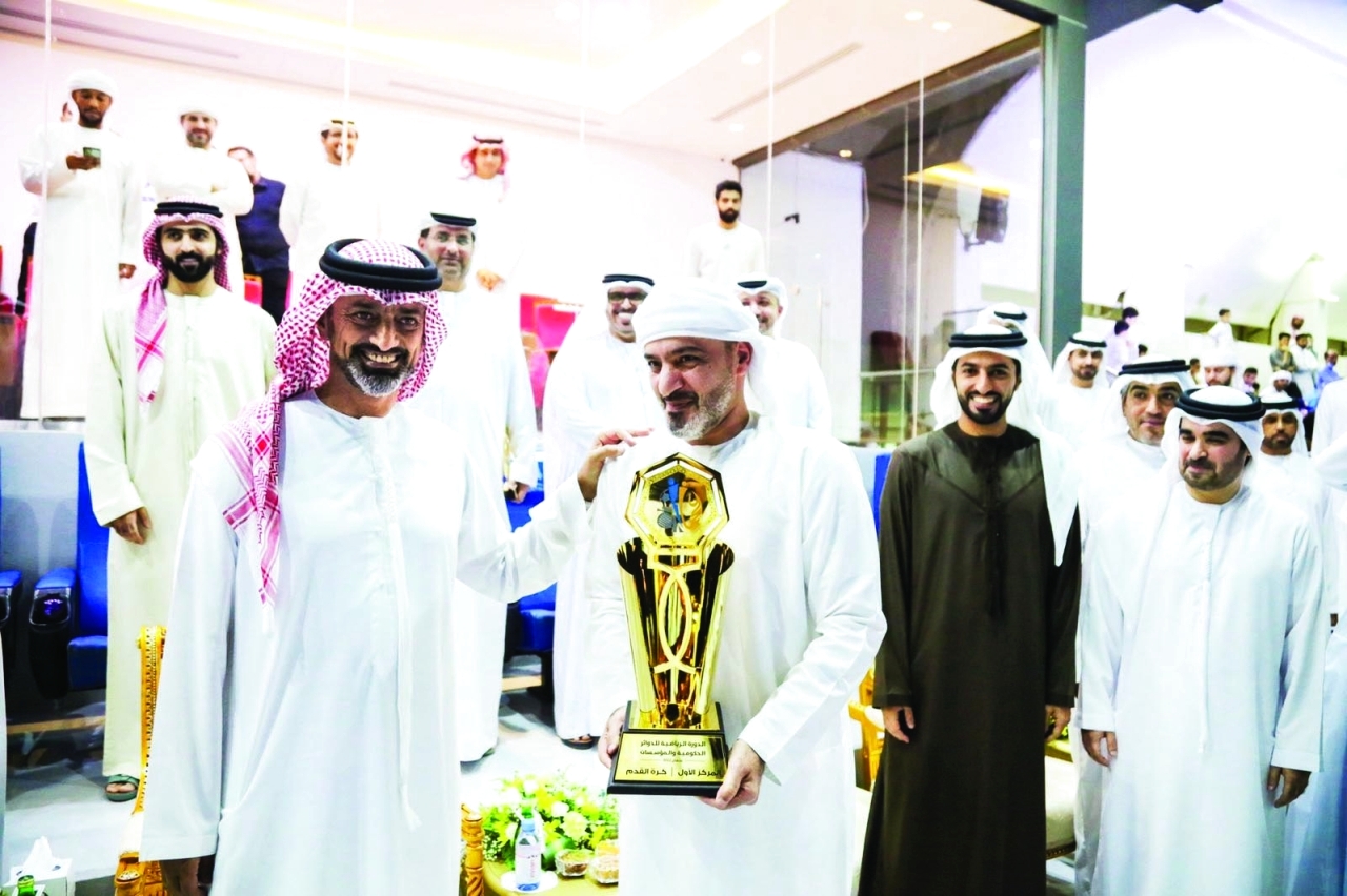 "عمار النعيمي متوجاً فريق البلدية بحضور راشد بن حميد | البيان"