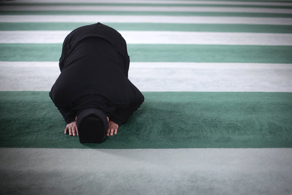 صلاة التهجّد .. وقتها وحكمها والفرق بينها وبين قيام الليل