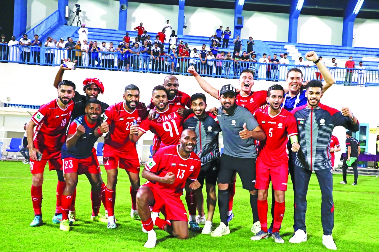 "لاعبو البطائح يحتفلون بالصعود لدوري «أدنوك» | البيان"