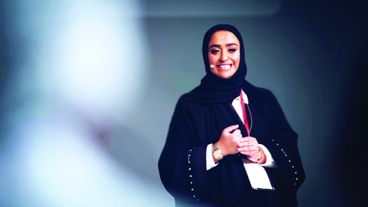 "نورة الخاطري"