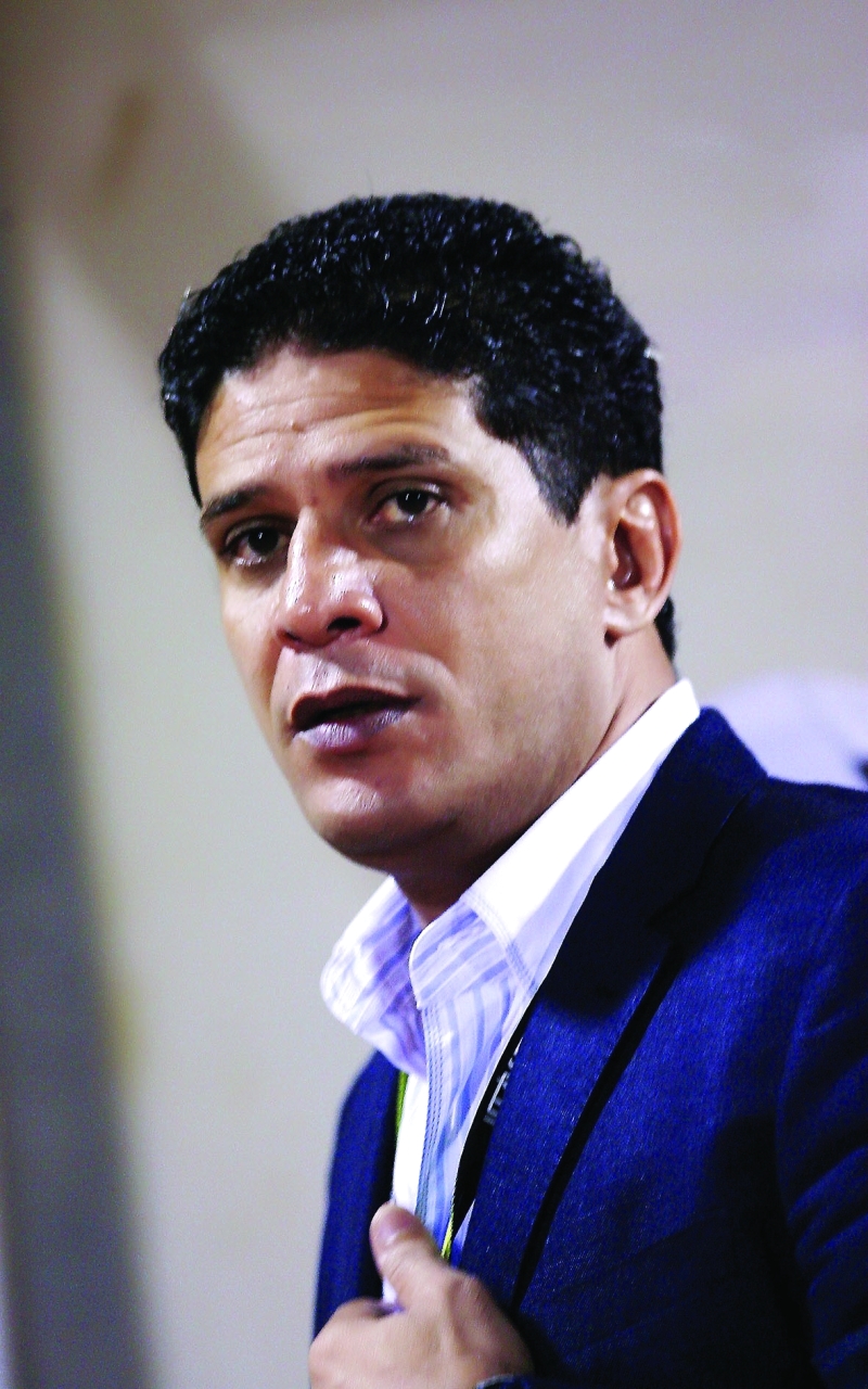"أيمن الرمادي"