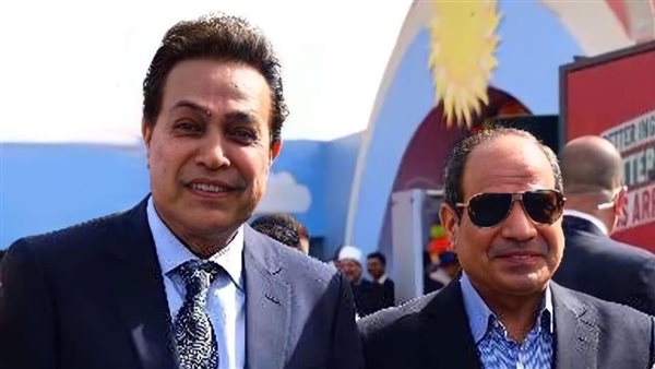 حكيم ينشر صورة له مع السيسي.. ما القصة؟