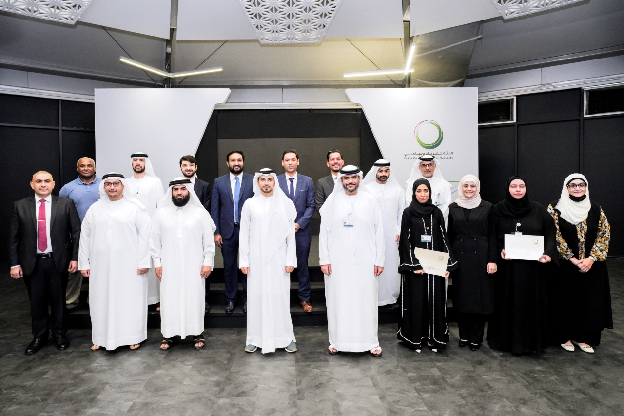 "الخريجون في لقطة جماعية | من المصدر"