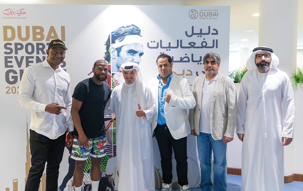 الأسطورة مايويذر يواجه دون موري على مهبط طائرات برج العرب