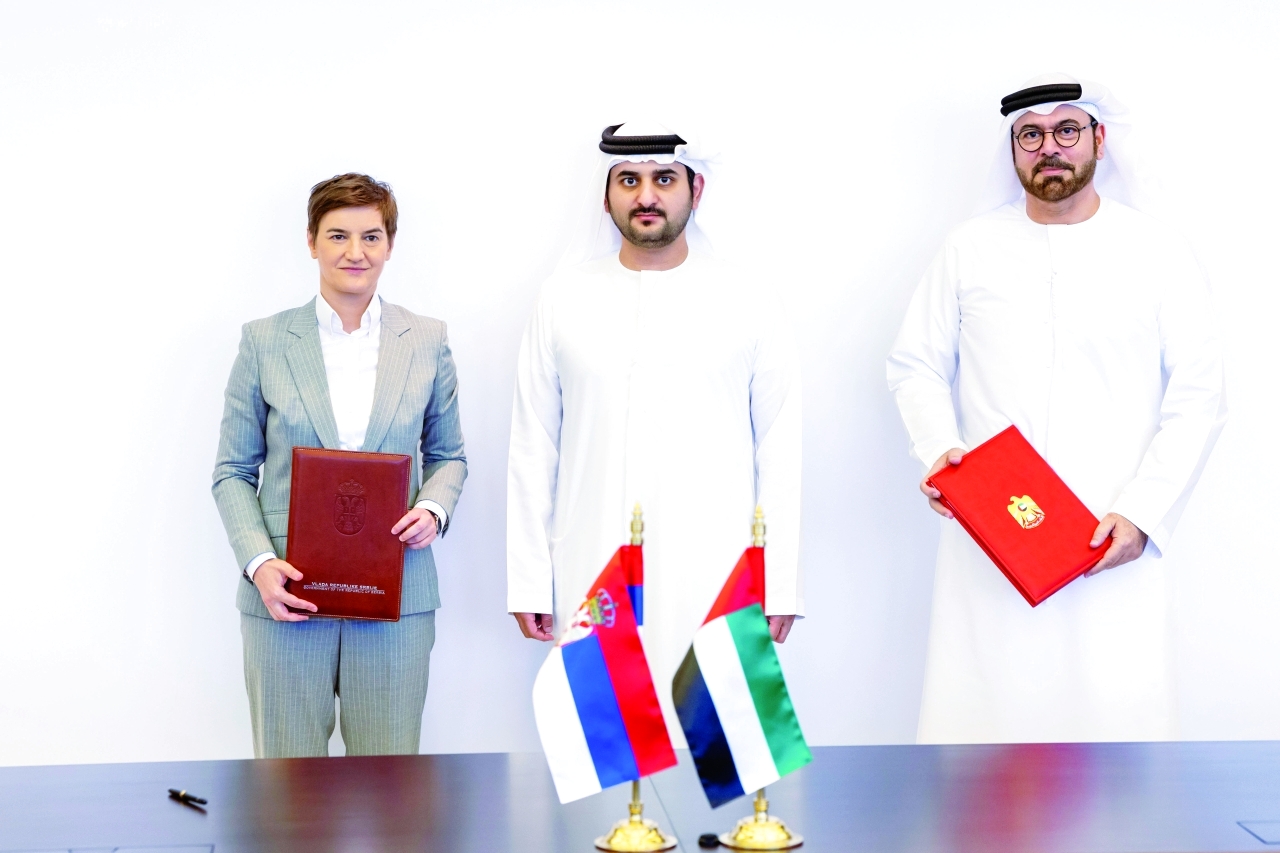 "مكتوم بن محمد وآنا برنابيتش ومحمد القرقاوي"