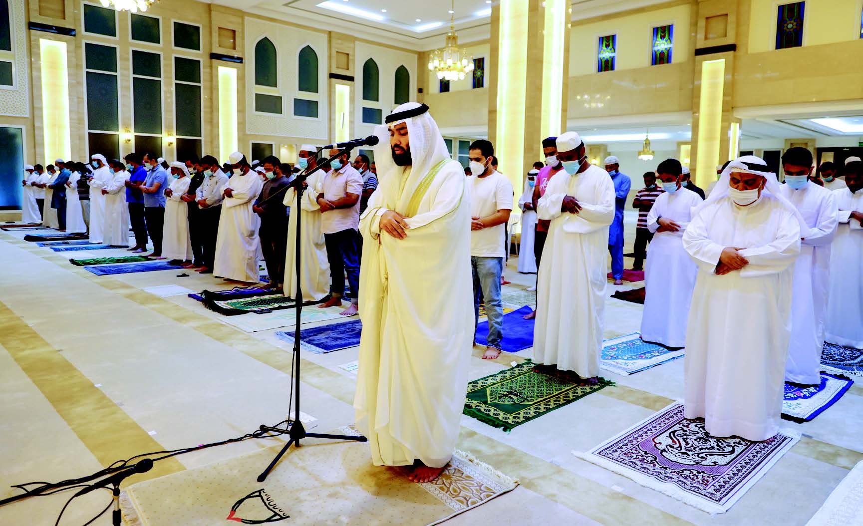 "خلال تأدية صلاة الغائب في الفجيرة | تصوير: زيشان أحمد وأحمد بدوان وعبدالله المطروشي وإبراهيم صادق وسيف الكعبي وأحمد عبيد"