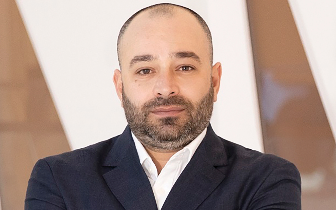"علي حسن"