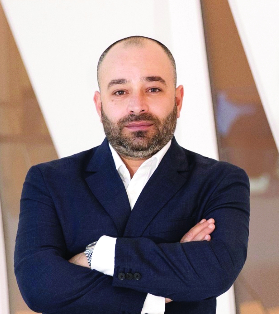 "علي حسن"