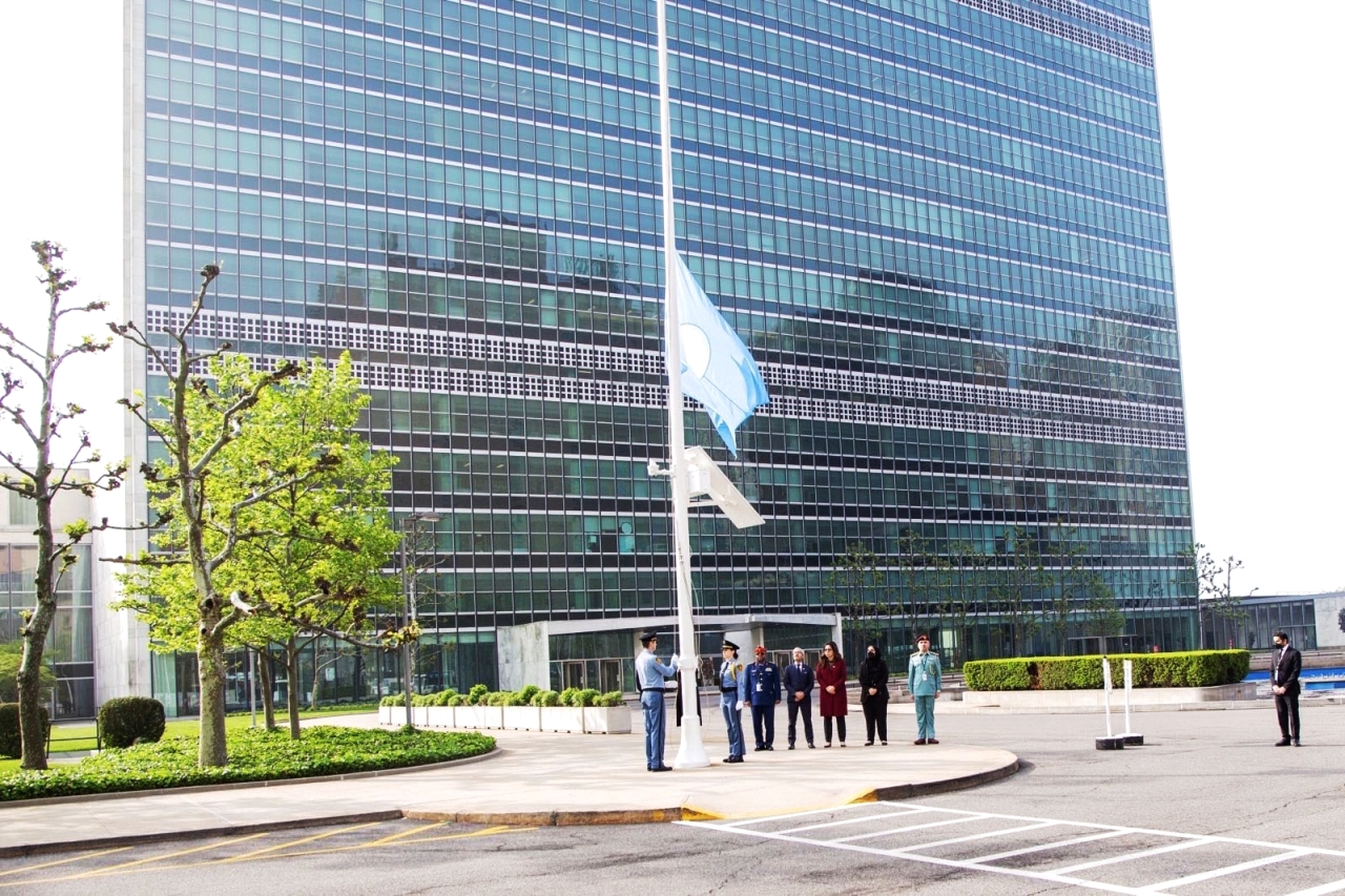 "خلال تنكيس علم الأمم المتحدة | من المصدر"