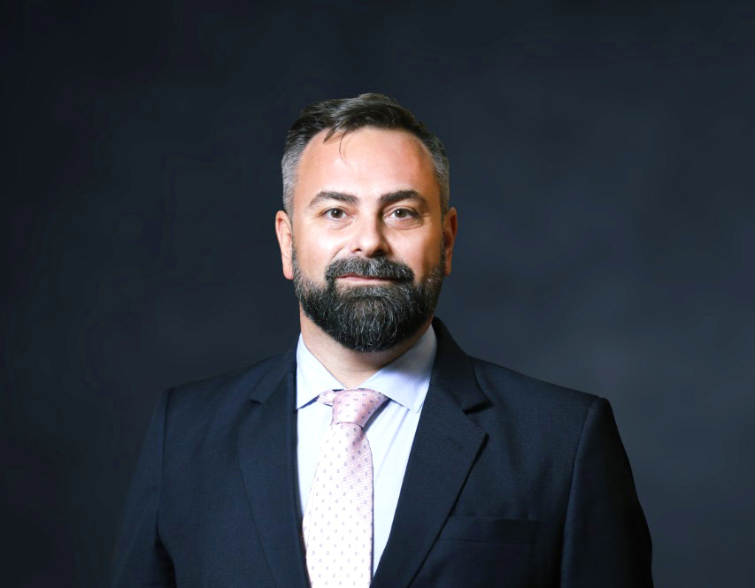 "إيفانو إنيلي"