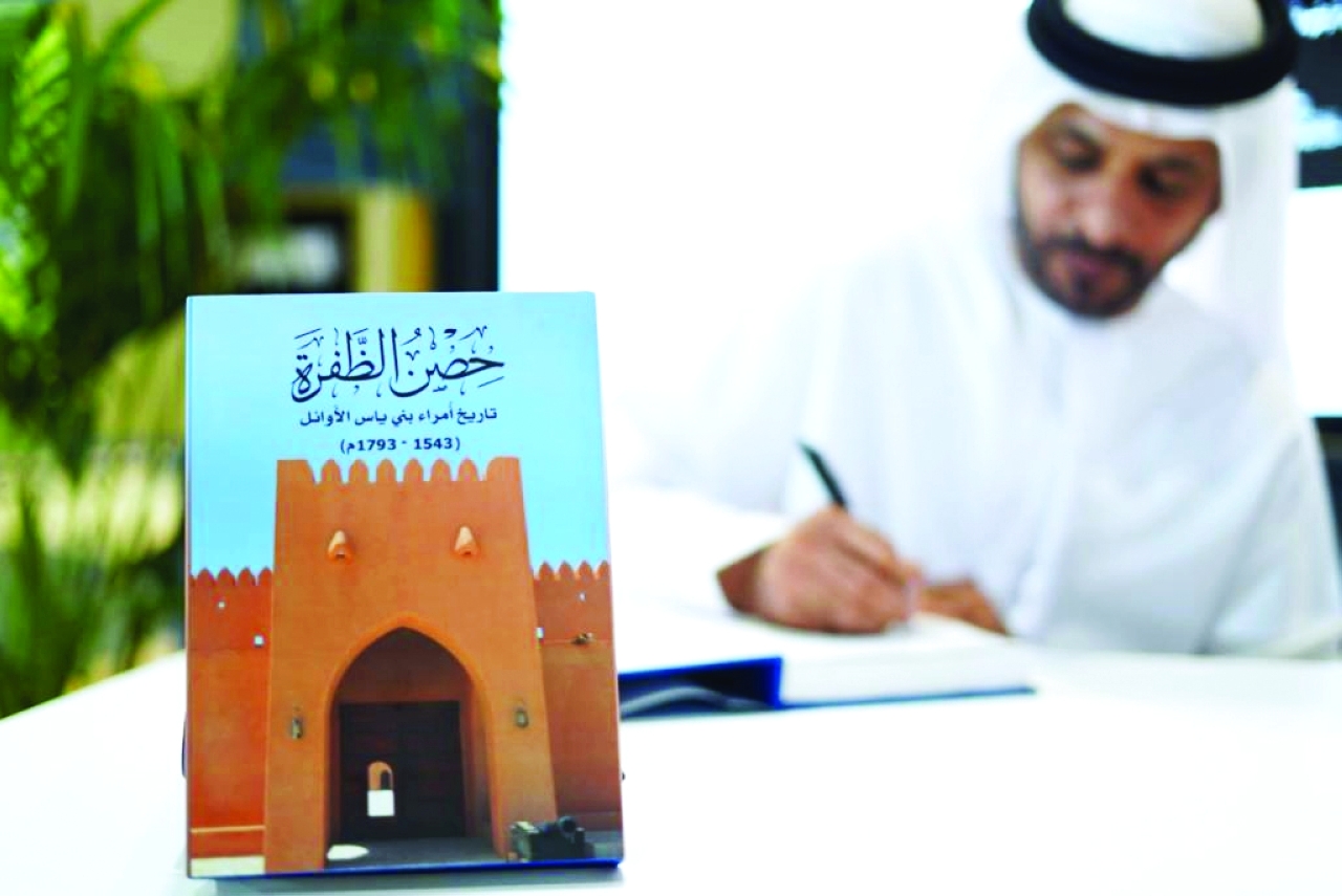 "عبد الله المهيري موقعاً إصداره عن الظفرة | من المصدر"