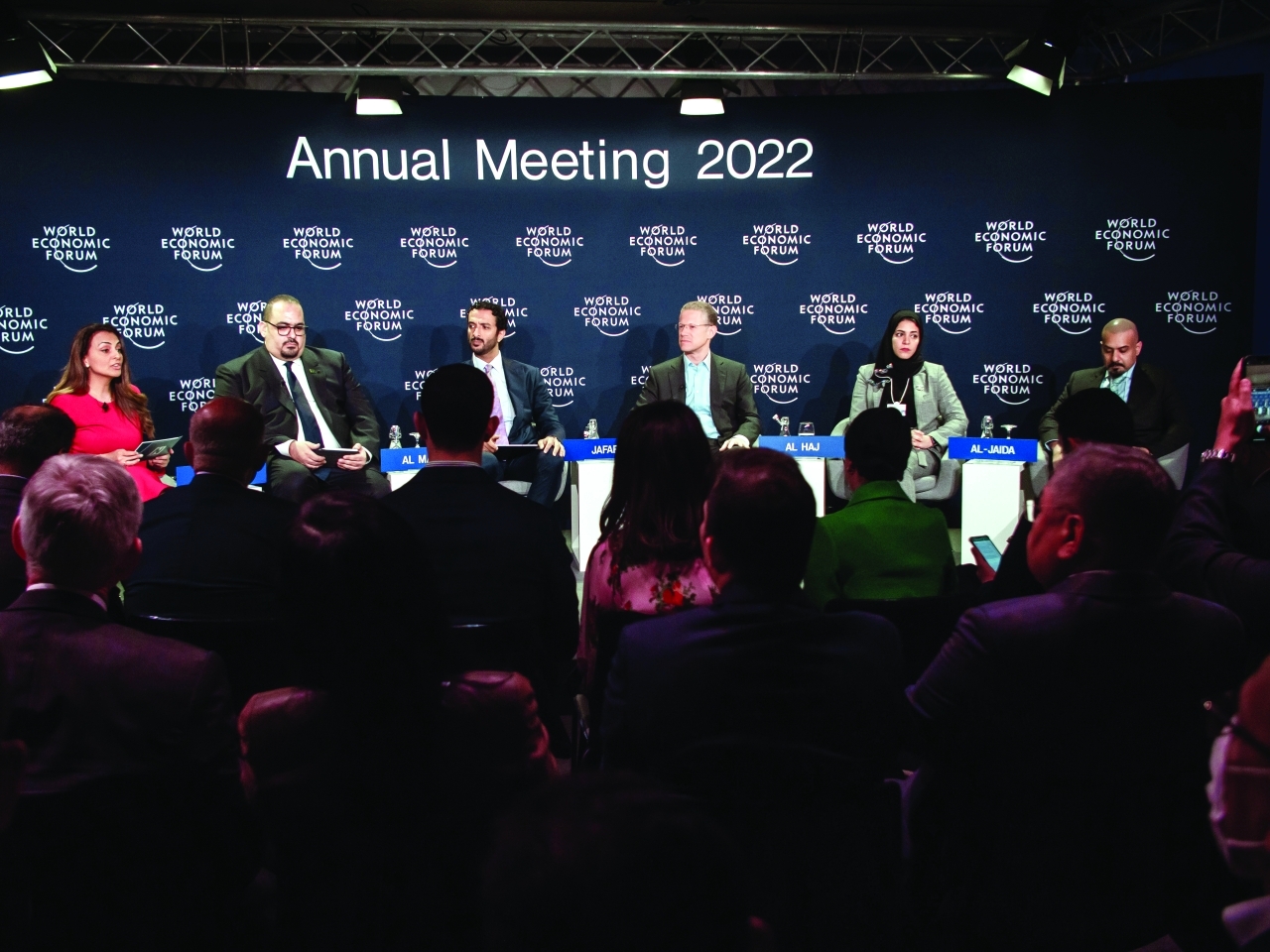 "عبد الله بن طوق خلال مشاركته في الجلسة | من المصدر"