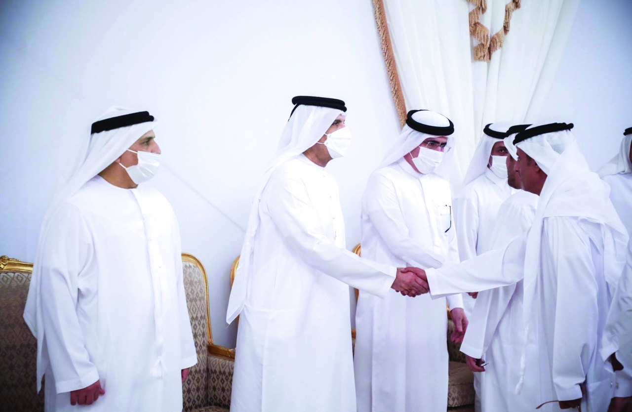 "سعود بن صقر خلال تقديم واجب العزاء إلى مطر الطاير وسعيد الطاير | وام"