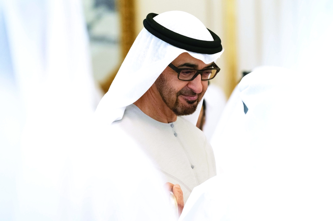 "محمد بن زايد خلال لقائه المواطنين"