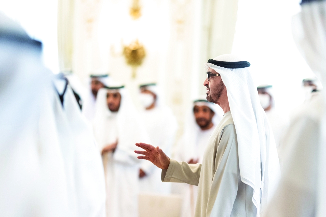 "محمد بن زايد مرحباً بالحضور"