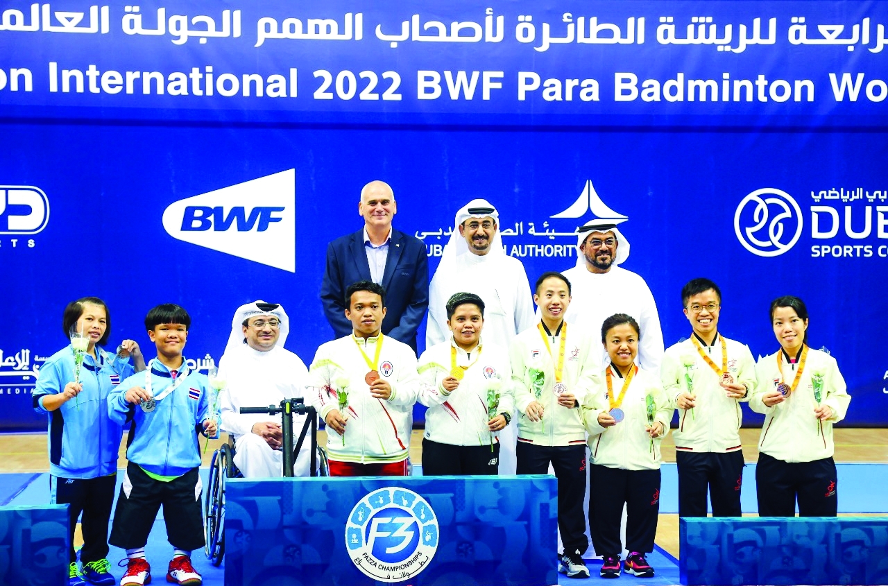 "ثاني بالرقاد وماجد العصيمي خلال مراسم التتويج | البيان"