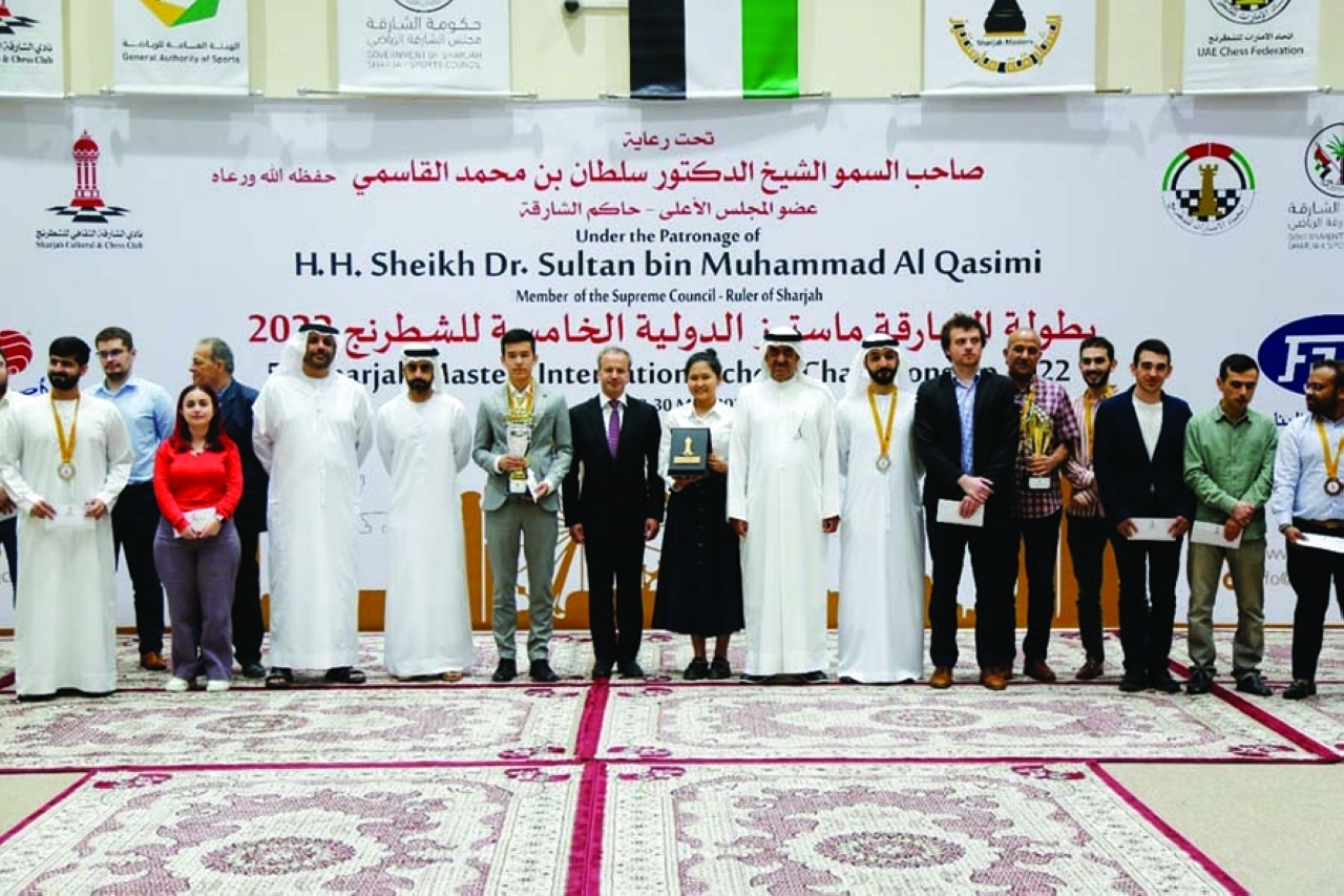 "سالم القاسمي خلال مراسم التكريم بحضور سعود المعلا | البيان"