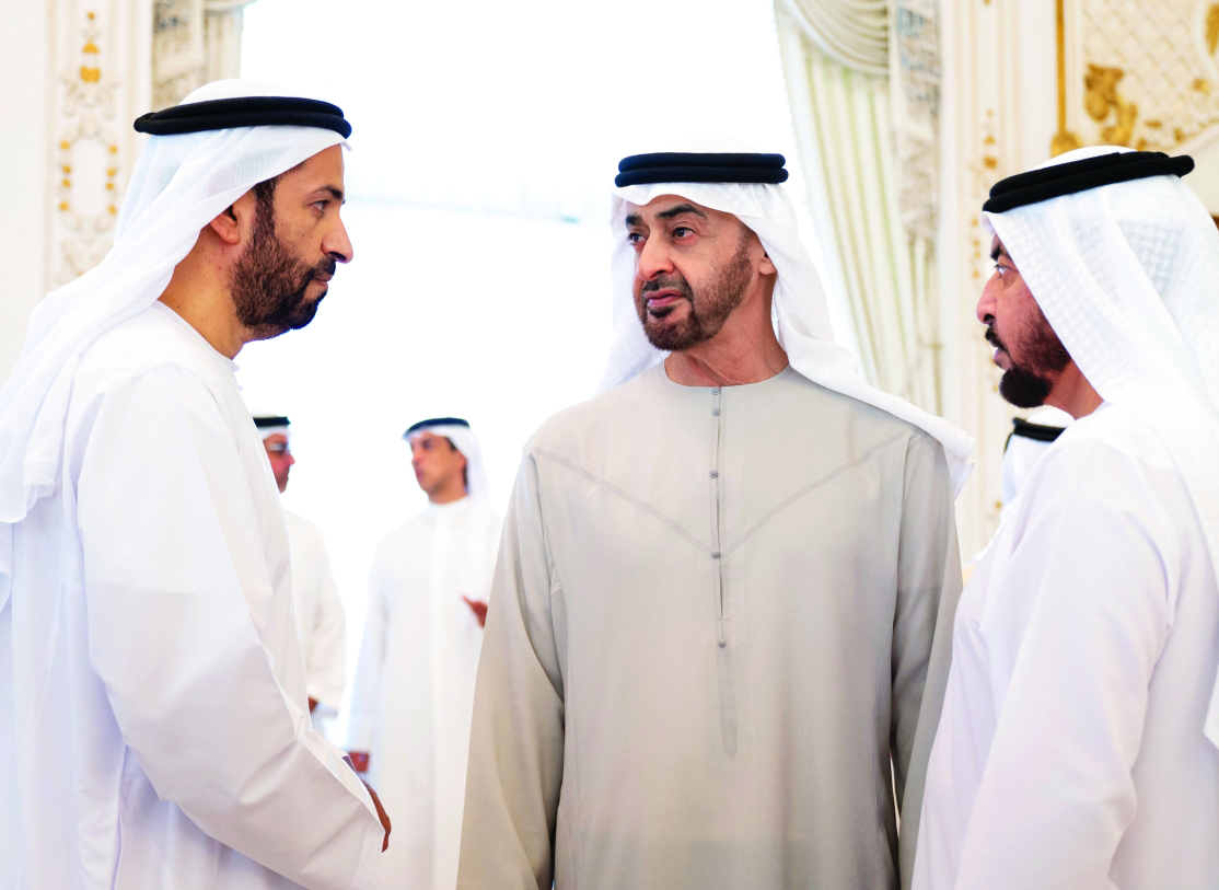 "محمد بن زايد بحضور حمدان بن زايد متحدثاً لعلي الكندي | تصوير: محمد الحمادي"