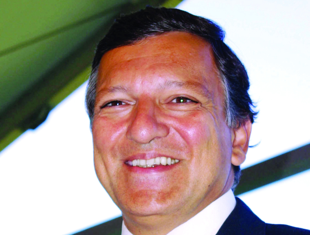 "خوسيه مانويل باروسو - الرئيس السابق للمفوضية الأوروبية في الفترة ما بين (2014-٢٠٠٤) ورئيس وزراء البرتغال (2002 ــ 2004)، ورئيس ت"