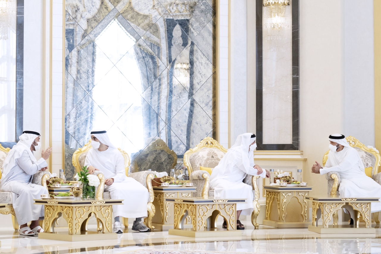 "نهيان وسيف بن زايد وحمدان بن محمد بن زايد وعبدالعزيز النعيمي"