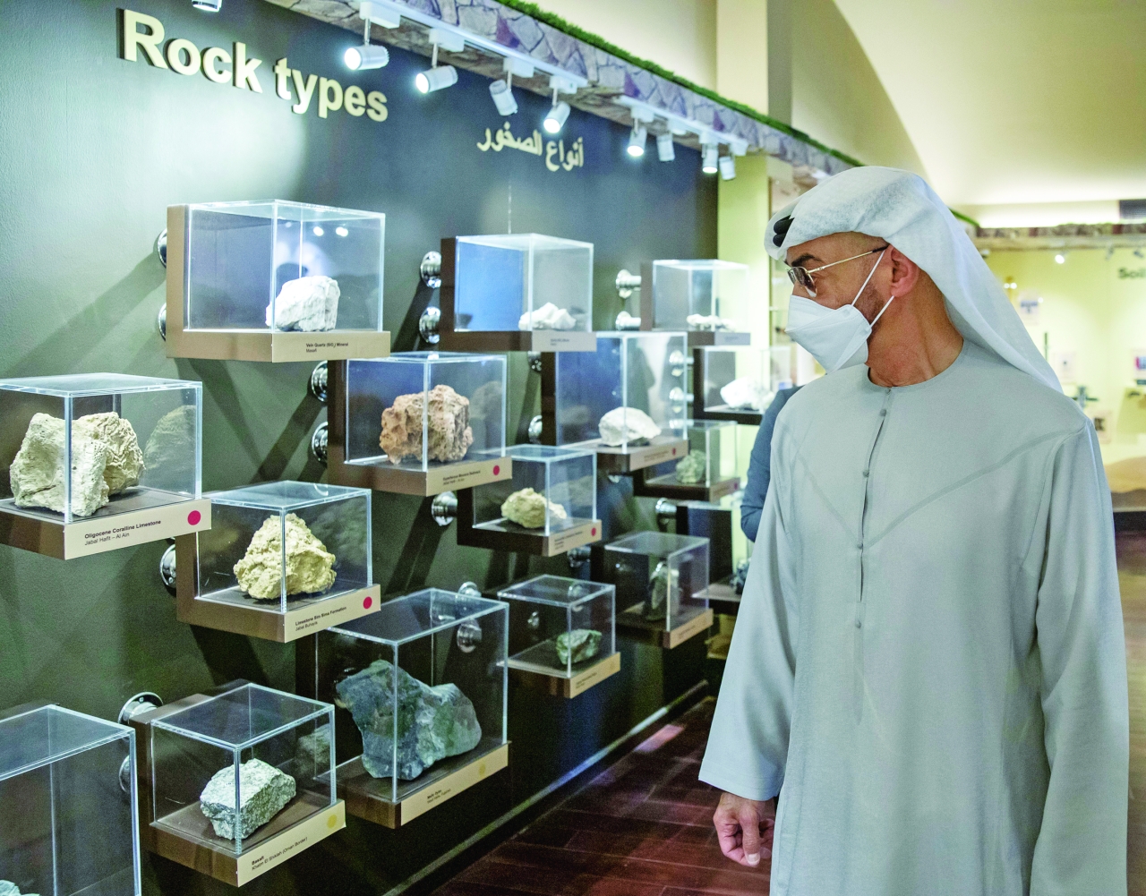 "محمد بن زايد خلال جولته بالمركز"