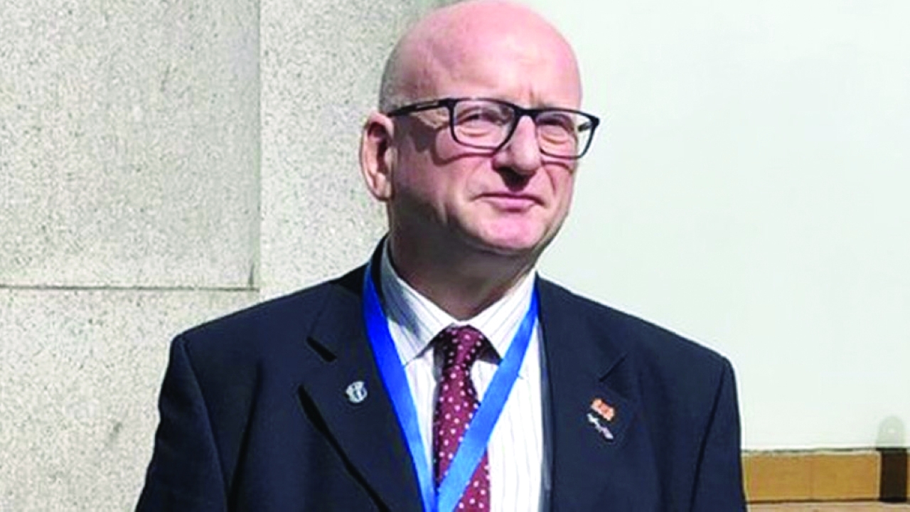 "ألان دونيلي - عضو البرلمان الأوروبي سابقاً، وهو مؤسس ومنظم شراكة الصحة والتنمية في مجموعة العشرين"