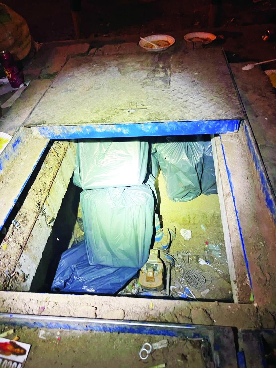 "استغلال الساحات الرملية لتخزين مواد ممنوعة | من المصدر"