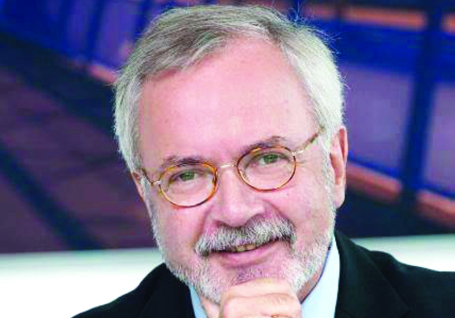 "فيرنر هوير - رئيس بنك الاستثمار الأوروبي"