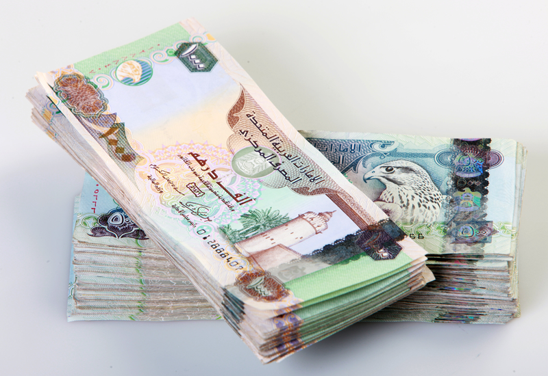 «شاهدة» تعيد لفتاة 109 آلاف درهم سلمتها لصديق والدها