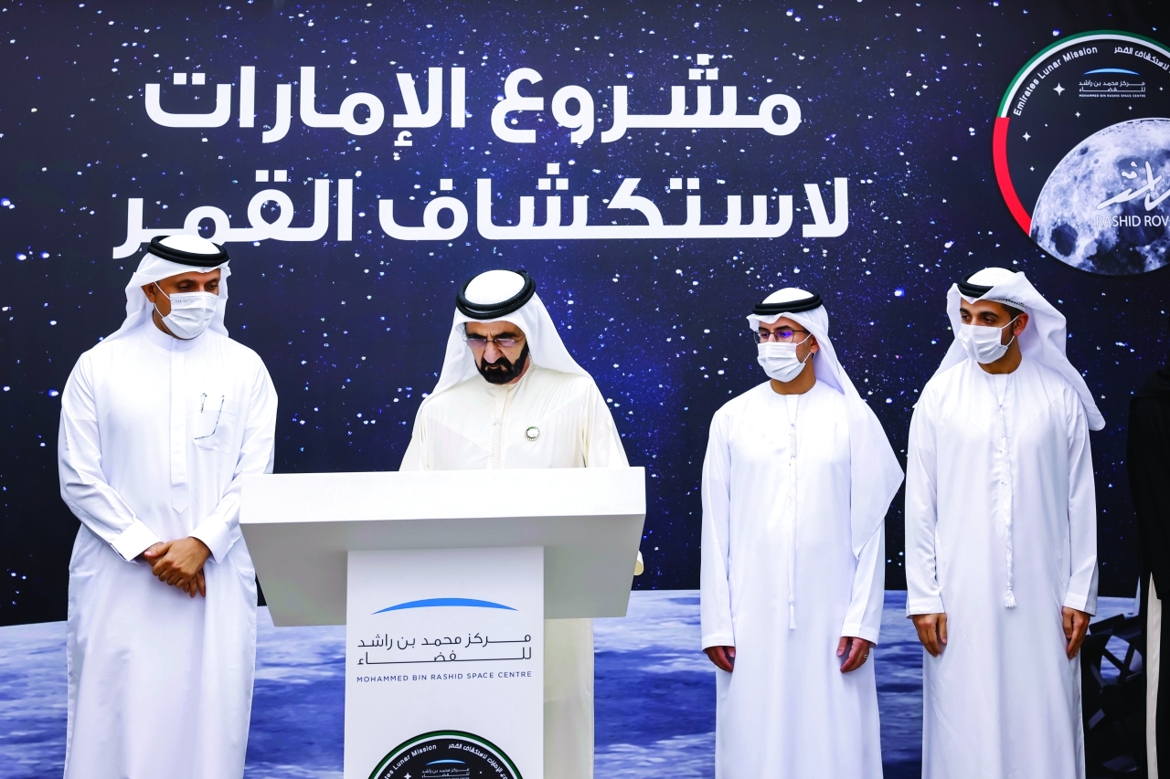 "محمد بن راشد يوقّع على أحد أجزاء «المستكشف راشد» بحضور طلال بالهول وعدنان الريس وحمد المرزوقي"