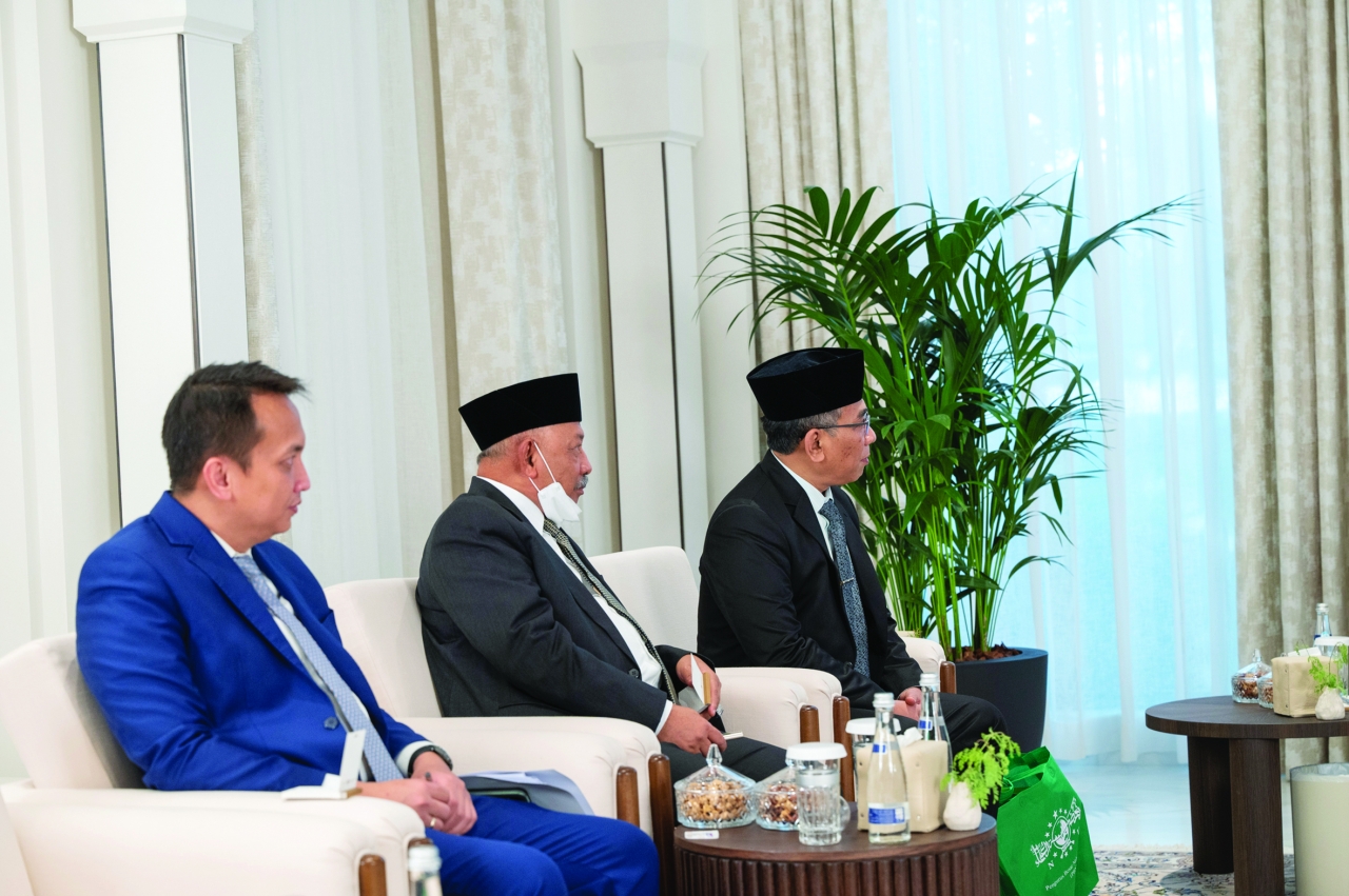 "الوفد المرافق للوزير الإندونيسي"