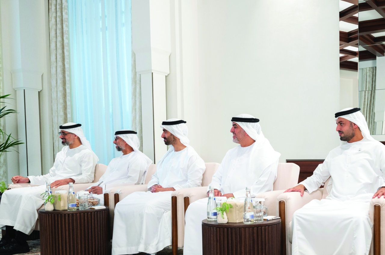 "خالد وحمدان بن محمد بن زايد ومحمد بن حمد بن طحنون وسهيل المزروعي وحمدان المزروعي"