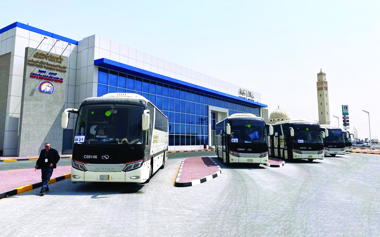 "الرحلة تحمل 200 حاج قادمين عبر مطارات الدولة | تصوير: إبراهيم صادق"