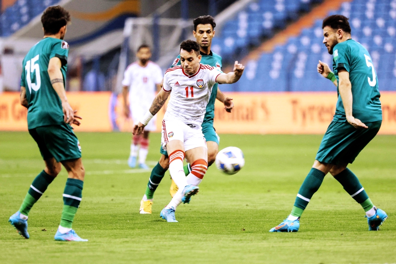 "من مباراة «الابيض» و «أسود الرافدين» في تصفيات المونديال | البيان"