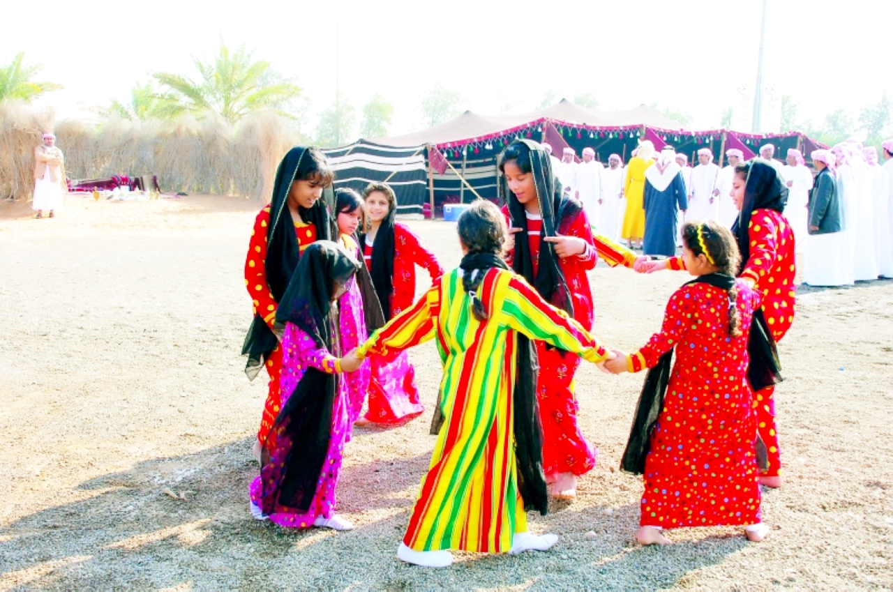 مظاهر العيد يرسمها الشعر لوحات ملونة بقصائد البهجة