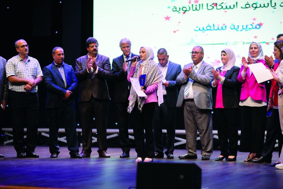 أسيل محمود تفوز بتحدي القراءة العربي في فلسطين