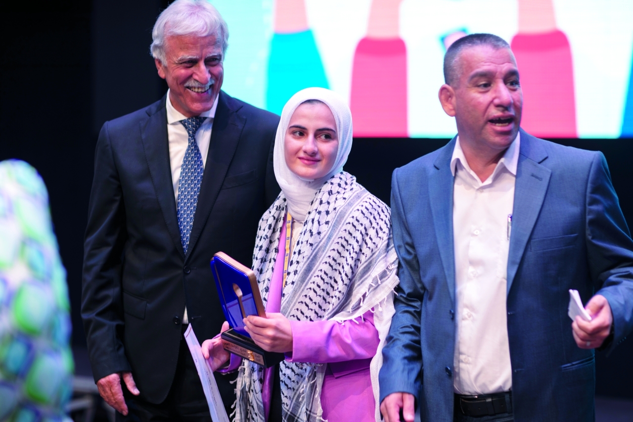 أسيل محمود بطلة «تحدي القراءة العربي» في فلسطين