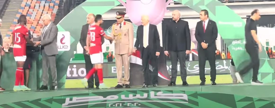 سيد عبد الحفيظ يتجاهل مرتضى منصور والممر الشرفي  (فيديو)