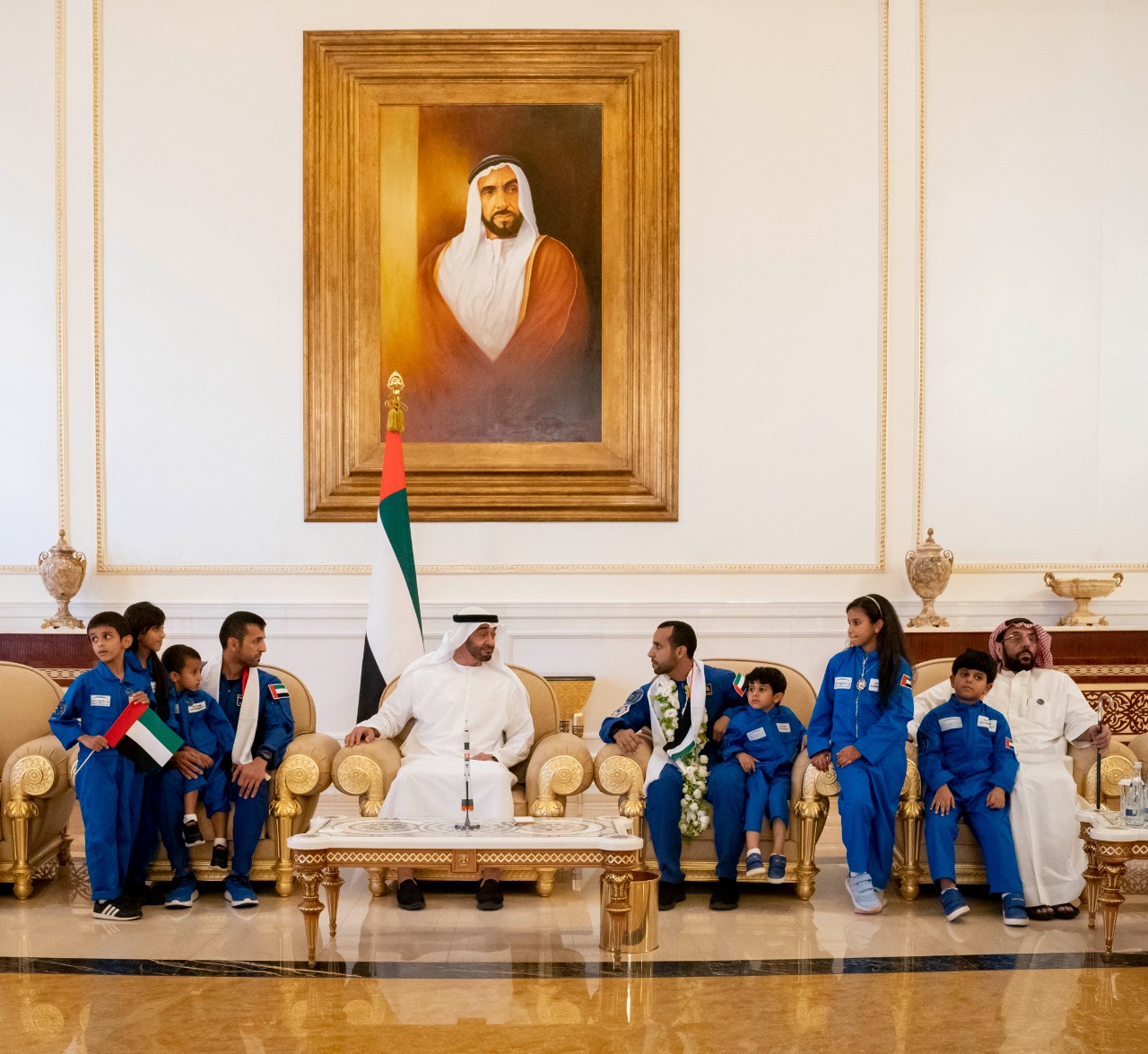 رئيس الدولة ومحمد بن راشد: الإمارات ترسخ مكانتها في الفضاء..وشبابنا رفعوا رؤوسنا للسماء