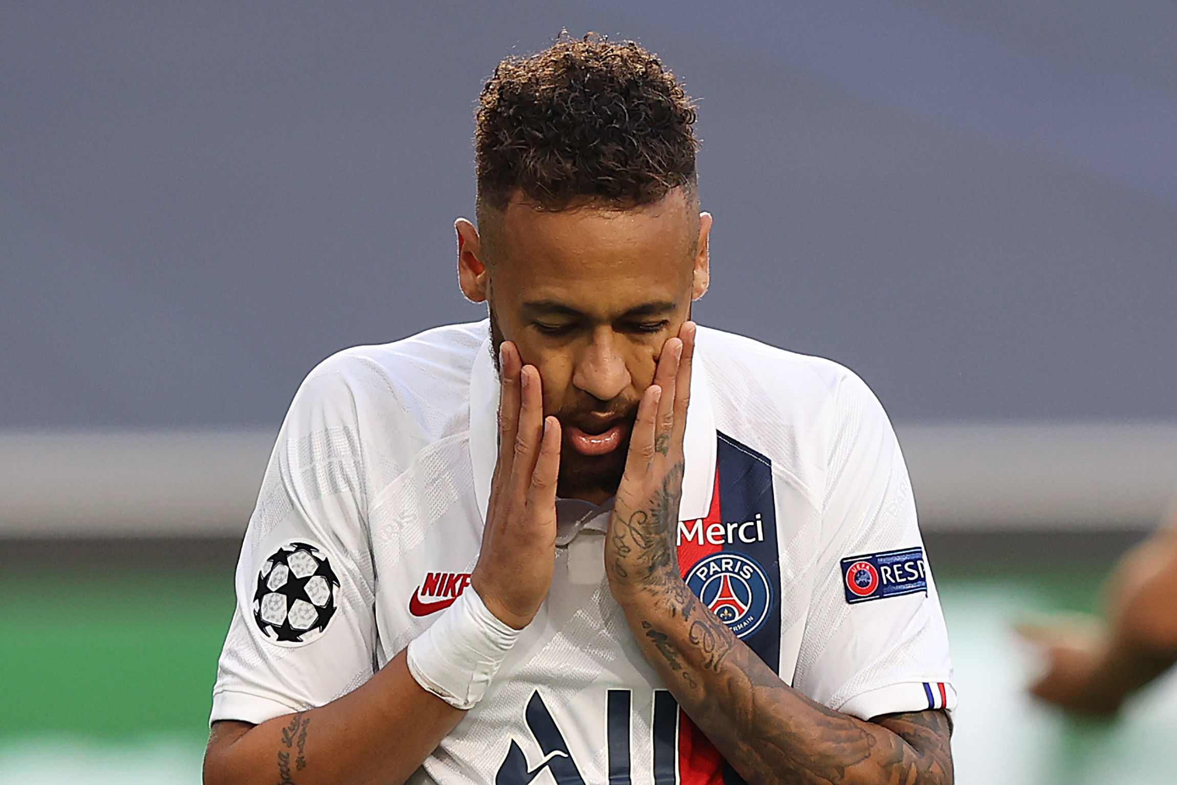ليس اللاعب فقط.. السجن يهدد عائلة نيمار بسبب التورط في قضايا فساد