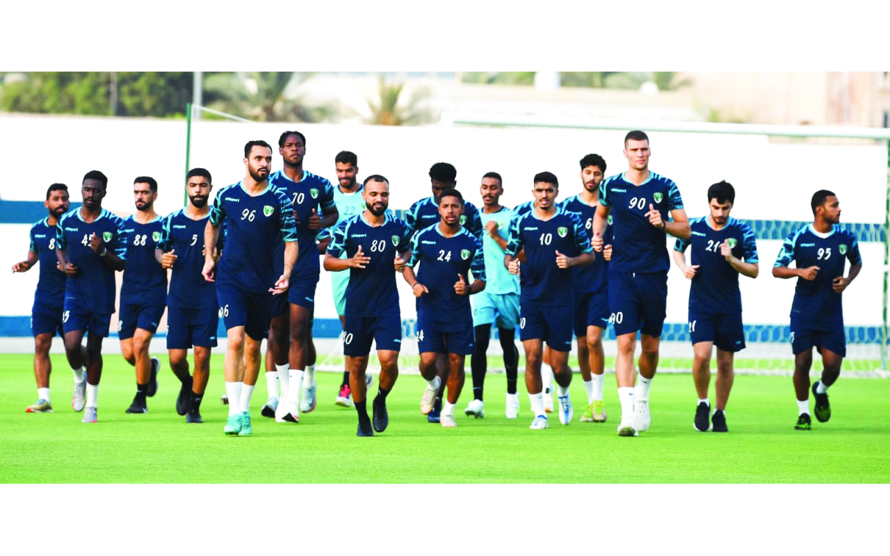 "جانب من إعداد الصقور للموسم الجديد | البيان"