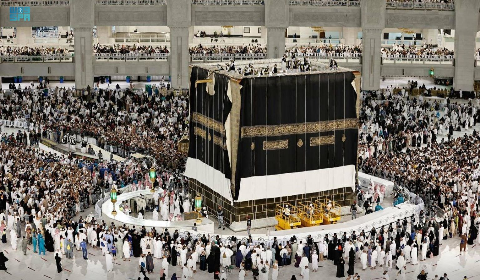 الكعبة المشرفة تكتسي حلتها الجديدة
