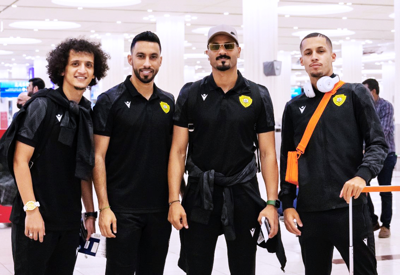 "عموري مع عدد من النجوم"