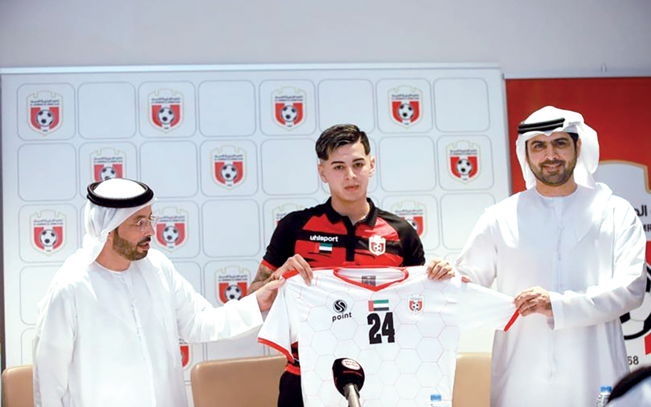 "جانب من تقديم اللاعبين | البيان"
