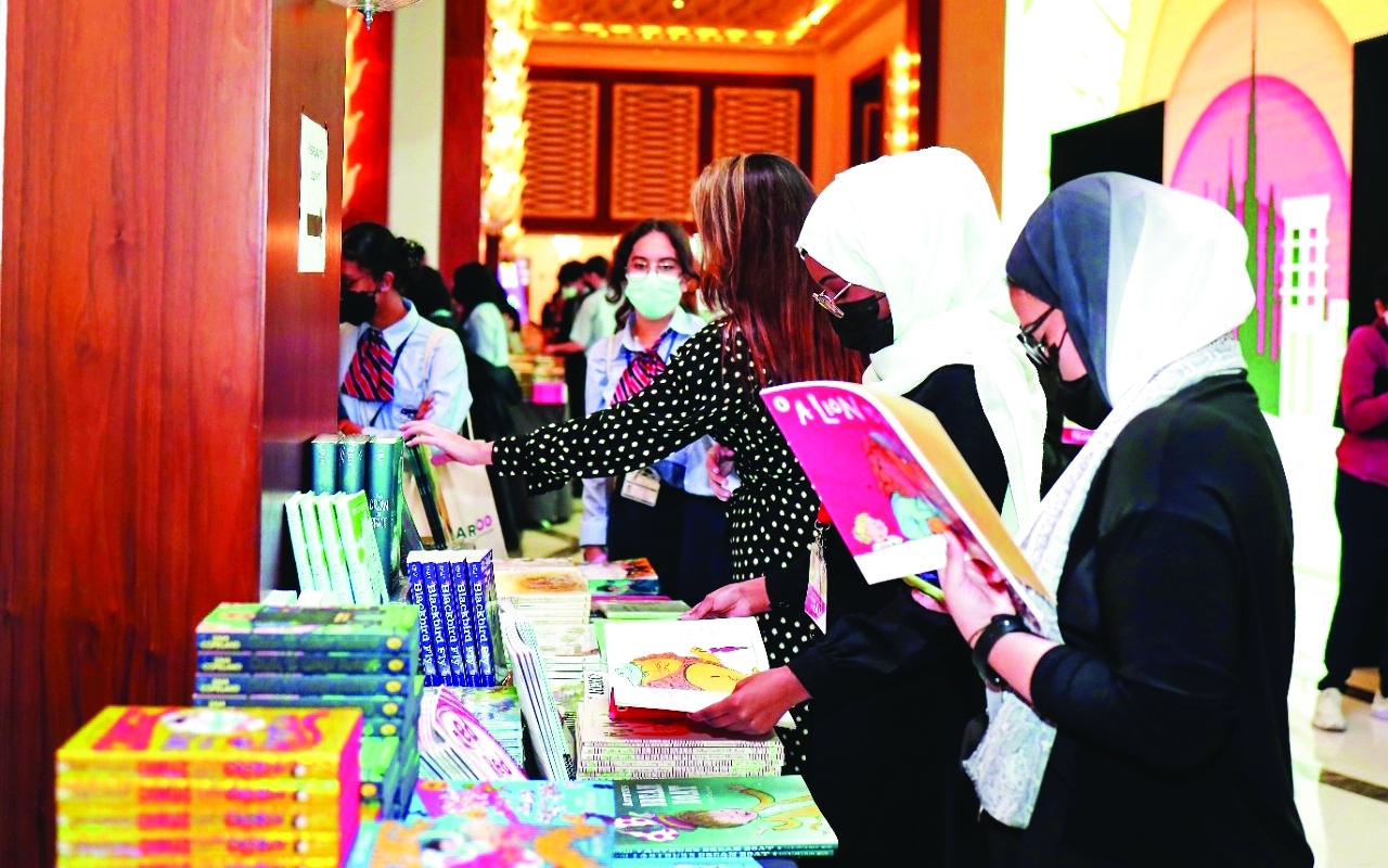 "كتب متنوعة تحتوي أفكاراً نوعية تجذب المبدعين لمطالعتها | من المصدر"